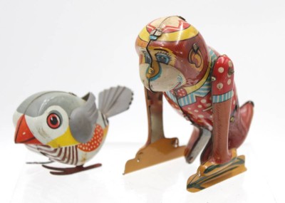 Auktion 370<br>Pickvogel und Affe, Blech, älter, Schlüsselwerk bei Affe läuft, je mit Gebrauchsspuren, ca. H-11cm [1]