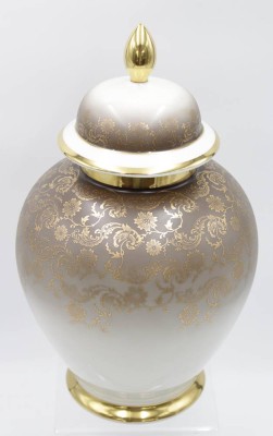 Auktion 351<br>gr. schöne Deckelvase, Seltmann Vohenstrauß, Goldzier, ca. H-34,5cm [1]