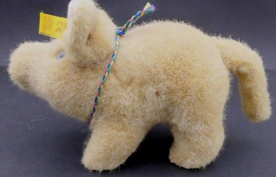 Auktion 349<br>Steiff Schweinchen Piggy 052101 mit Knopf, Fahne, H-ca. 10 cm [1]