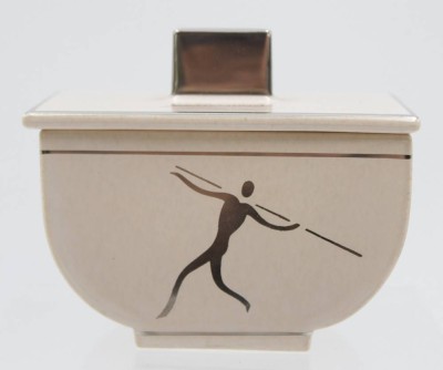 Auktion 349<br>Art Deko Deckeldose mit Speerwerfer, Deckel beschriftet Echternach, H-10 cm, 12x8 cm [1]