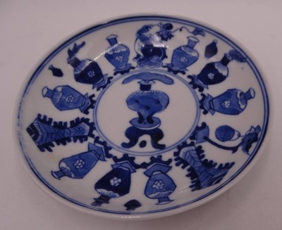 Auktion 349<br>kl. Schale oder Teller, D-13,5 cm, Blaumalerei, chines. gemarkt [1]