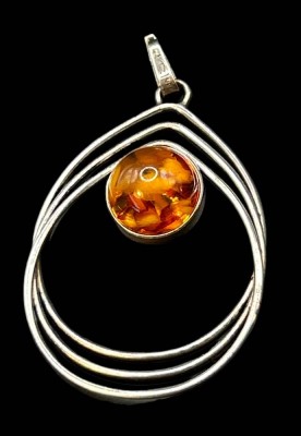Auktion 349<br>Silber-Anhänger-835- mit Bernstein, Fischland-Schmuck, H-ca. 5 cm, 5,6 gr. [1]