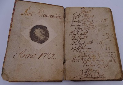 Auktion 349<br>handgeschriebenes Büchlein vom Amt Bremervörde, wohl Abgaben oder Lieferunge? ab 1722 bis 1828, 16x10 cm [1]