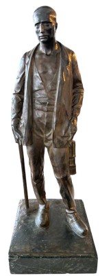 Auktion 349<br>August BAUER (1868-1961)  Bergmann mit Spitzhacke und Grubenlampe, gr. Bronze auf Marmorsockel, H-57 cm [1]
