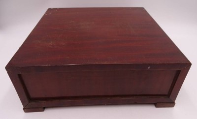 Auktion 349<br>alter Holzkasten oder ähnliches mit Schiebetür, furniert, tw. bechädigt, H-11 cm, 29x29 cm [1]