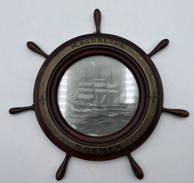 Auktion 349<br>Segelschiff Druck in Holz-Steuerrad-Rahmen, D-ca. 30 cm [1]