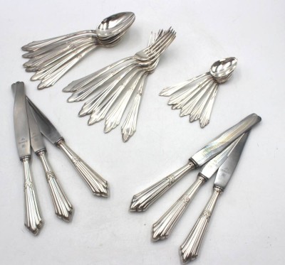 Auktion 349<br>24 Besteckteile, WMF Fächermuster, 90er Auflage, je 6x Messer, Gabeln, Esslöffel und Kaffeelöffel [1]