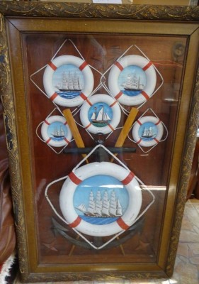 Auktion 364<br>gr. Schaukasten mit Darstellungen verschiedener Segelschiff-Typen in Rettungsringen, hinter Glas, RG 100x65 cm [1]