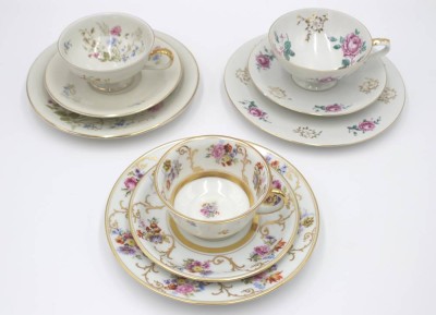 Auktion <br>3x div. Sammelgedecke, florale Dekore, Seltmann, Thomas und PM, 1x kl. Chip an U.T., ca. H-5,4cm [1]