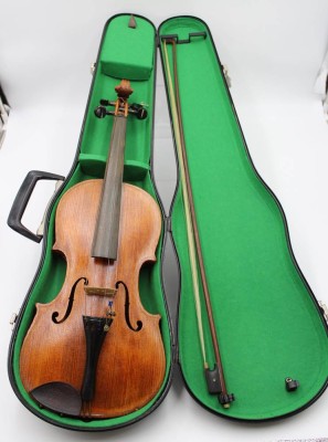 Auktion 350<br>Geige in Koffer, anbei Bogen, guter Zustand, L-60cm [1]