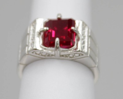 Auktion 350<br>925er Herren-Ring mit synth. Rubin, 8,1gr., RG 61 [1]