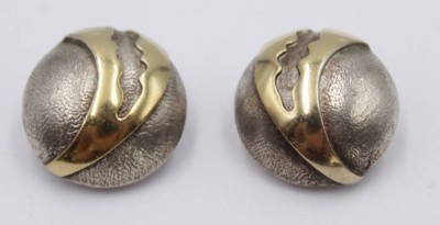 Auktion 350<br>Paar 925er Orhclipse, teilw. vergoldet, zus. 10,3gr., D-1,9cm. [1]