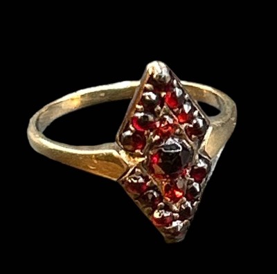 Auktion 350<br>Goldring-585- mit Granate, 1,9 gr., RG 52 [1]