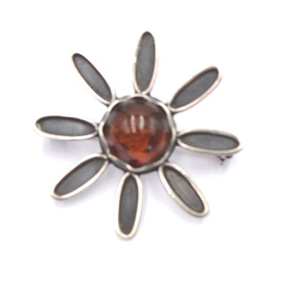 Auktion 350<br>Brosche in floraler Form, 835er Silber mit Bernstein, Karin Kleist, 3,7gr. D-30cm [1]