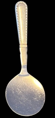 Auktion 366<br>Pastetenheber mit massiven Silbergriff 