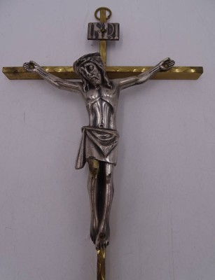 Auktion 350<br>kl. Wandkruzifix, Messing, Korpus versilbert 