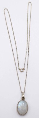 Auktion 350<br>925er Anhänger mit Mondstein an 835er Kette, zus. ca. 13,7gr., L-63cm, Anh. 4 x 2cm [1]