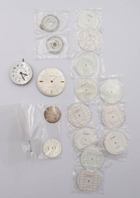 Auktion 350<br>diverse Ziffernblätter, meist Glashütte, sowie Damen-Taschenuhrwerk  (nicht geprüft), Ziffern blätter ca. D-2,5cm [1]