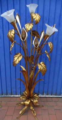 Auktion 357<br>Hans KÖGL (XX-XXI), Stehlampe Lilien,  Metall vergoldet, H-152 cm, guter Zustand und funktionstüchtig, 70/80-er Jahre [1]