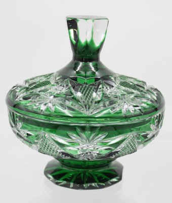 Auktion 350<br>Deckeldose auf Stand, grünes Überfangglas, H-13cm D-13cm [1]
