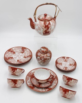 Auktion 350<br>Rest-Teeservice, Japan, Teekanne, 5x Tassen mit U.T.,  4x Kuchenteller,  Deckeldose anderes Dekor, Kanne ca. H-13cm [1]