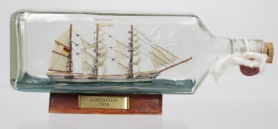 Auktion 350<br>kl. Buddelschiff, Gorch Fock 1958, H-10,3cm B-26,5cm [1]