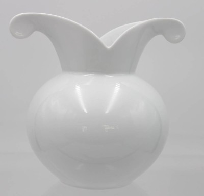 Auktion 350<br>Design-Vase, Rosenthal studio-linie, S.Yang, Weißporzellen, H-16cm B-18cm [1]