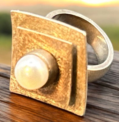 Auktion 350<br>massiver rechteckiger Silber-925-Ring mit Perle, vergoldete Platte, RG 54, 17,7 gr. [1]