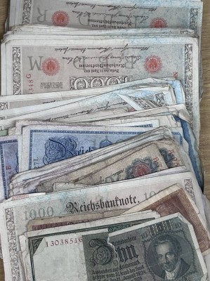 Auktion 350<br>ca. 190 deutsche Geldscheine, anbei 2 Zettel mit Listung, nicht überprüft [1]