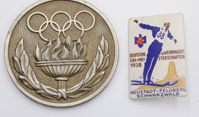 Auktion 350<br>2x Olympia-Abzeichen, 1936 u. 1938 [1]