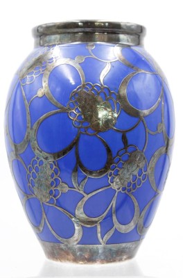 Auktion 350<br>schöne Vase, Hutschenreuther, mit Silberoverlay auf blauem Grund, H-21cm [1]