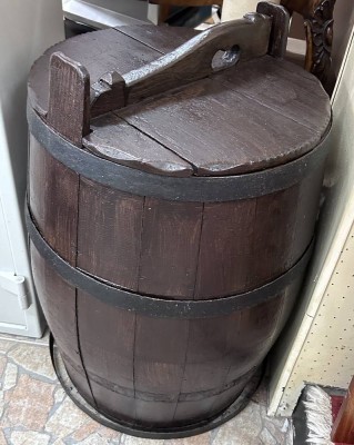 Auktion 350<br>grosses Wasserfass von einem Segelschiff, guter Zustand, ca. 100 Liter,  H-73 cm, D-45 cm [1]