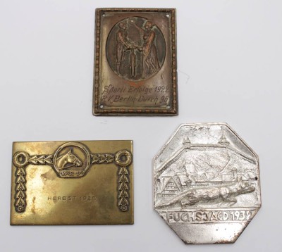 Auktion 350<br>3x div. Plaketten, 20er Jahre, 2x Sportpreis u. 1x Fuchsjagd, ca. 7,5 x 5,5cm [1]