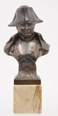 Auktion 350<br>Napoleon Büste aus Steinsockel, wohl Messing, H-19,2cm [1]