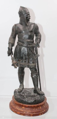 Auktion 350<br>nach ANTOINE BOFILL (1875-1921), Ritter, Zinkguss, Holzsockel, Helmspitze beschädigt, H-36,5cm [1]