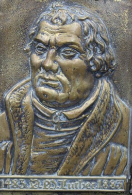 Auktion 350<br>gerahmte Reliefplatte, Martin Luther, älter, Messingblech, RG 24,5 x 20,5cm, [1]