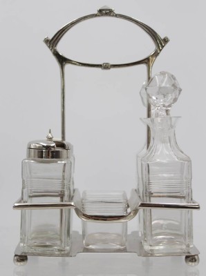 Auktion 350<br>Jugendstil-Menage, 6tlg., 1x kl, Karaffe an Hals bestossen, sonst guter Zustand, H-20cm B-14cm T-9cm [1]