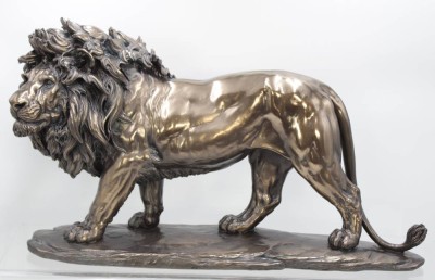 Auktion 350<br>gr. Skulptur, schreitender Löwe, Kunstmasse bronziert, H-31,5cm B-54,5cm [1]
