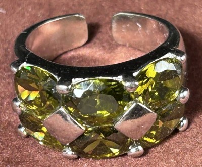 Auktion 350<br>Silberring-925- mit grünen Steinen, offene Ringschiene, 11,4 gr [1]