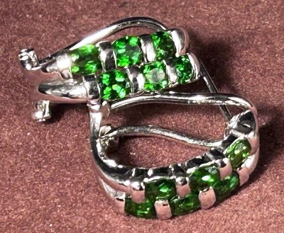 Auktion 350<br>Paar Silber-925- halbrunde Ohrstecker mit grünen Steinen, H-ca. 1,9 cm, 5,3 gr. [1]
