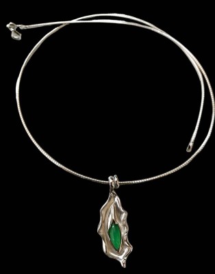 Auktion 350<br>Schlangenhalskette mit Anhänger, Silber-925-, 14,3 gr., grüner Stein [1]