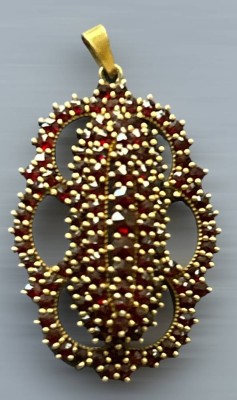 Auktion 350<br>Granat Anhänger, Silber-900-, vergoldet, L-mit Öse ca. 4,5 cm, B-2,5 cm, 9,1 gr. [1]