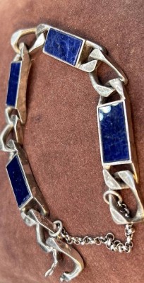 Auktion 350<br>Silber-835- Armband mit   4 dkl.blauen Steinen, Sichherheits-Kette und Acht, L-ca. 20 cm, 37,3 gr. [1]