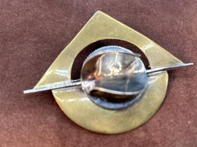 Auktion 350<br>gr. Silberbrosche (geprüft), tw. vergoldet, 4,5x6,5 cm [1]