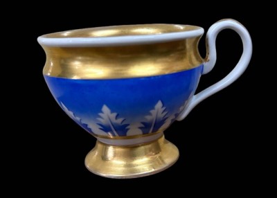 Auktion 350<br>Biedermeier-Tasse, wohl KPM Berlin, Gold leicht berieben, H-7 cm [1]