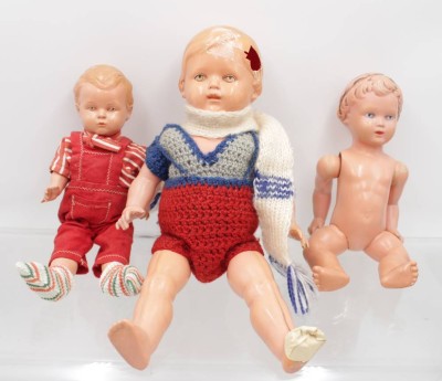 Auktion 350<br>3x div. Celluloid-Puppen, alle beschädigt, 2x Schildkröt, ca. H-35cm [1]