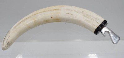 Auktion 350<br>Flaschenöffner, aus Hauer gefertigt, L-20cm [1]