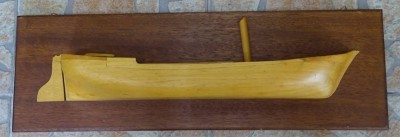 Auktion 364<br>kl. Werft Halbmodell, helles Holz, H-19 cm, L-60 cm [1]