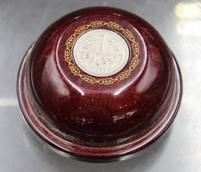 Auktion 351<br>Spieluhr, Die Deutsche Mark, Aderleigh Elliot, limitiert, H-4,5cm D-7,2cm [1]