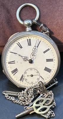Schlüssel Taschenuhr, Schlüssel an langer Kette anbei, Werk  läuft,  D-4,5 cm [1]